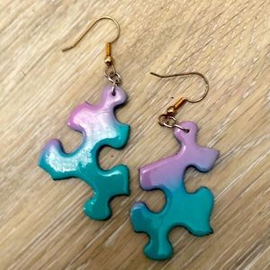 Final sale! Gorgeous airbrush puzzle earrings